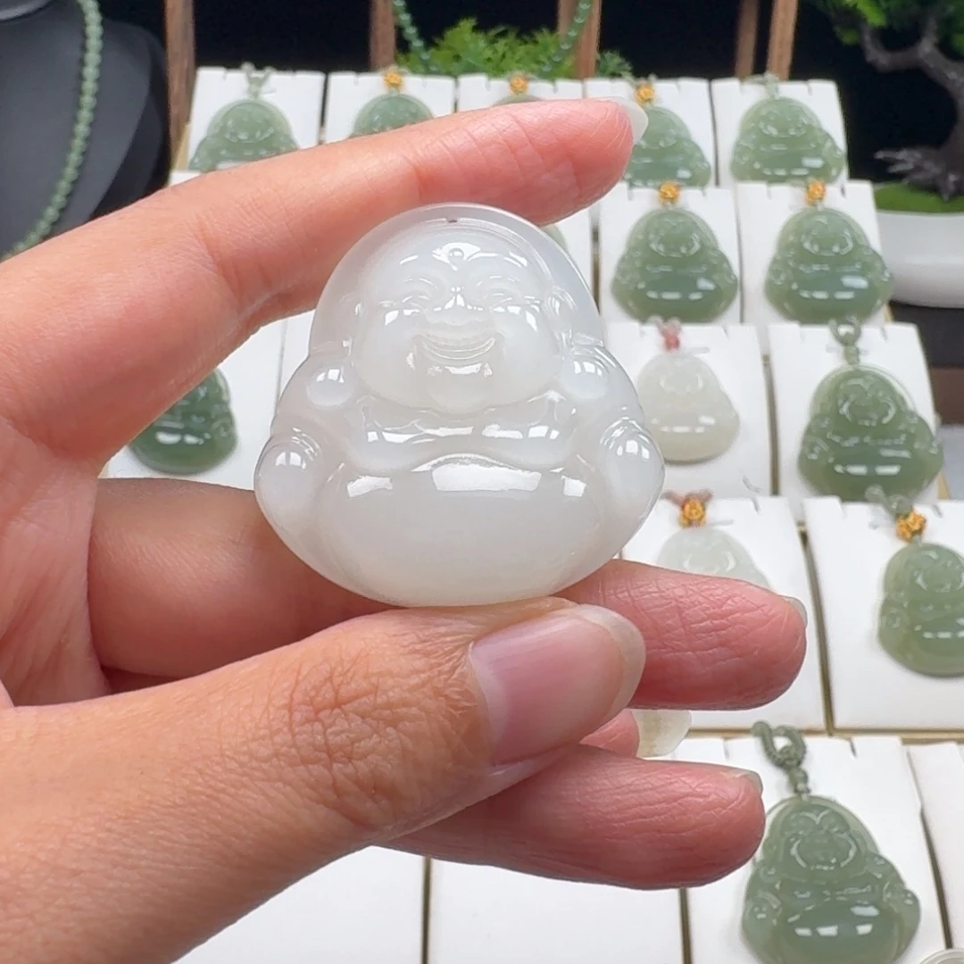 芊***）颈饰未镶嵌和田玉