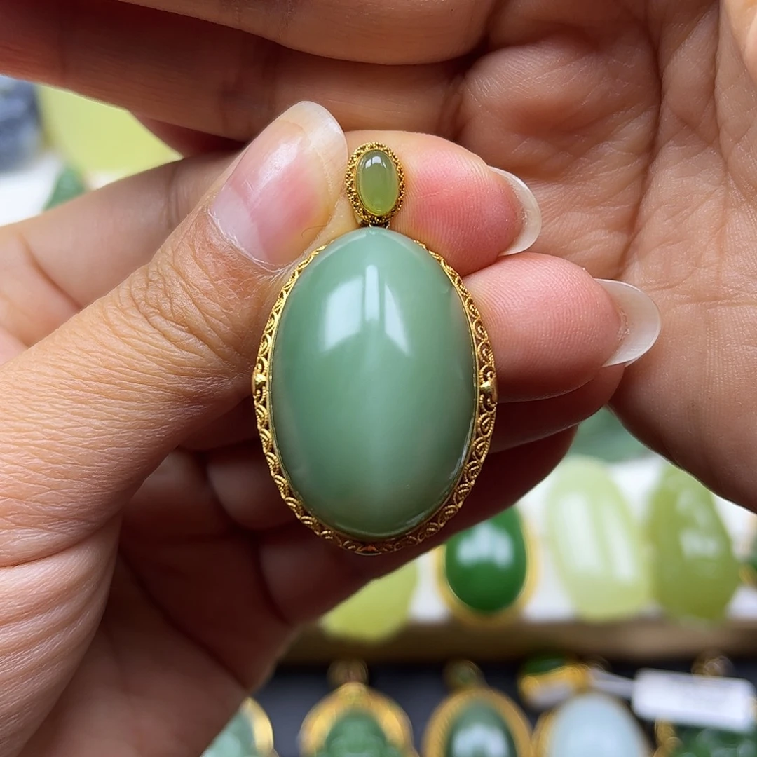 和田玉18K金镶嵌颈饰