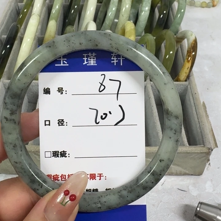 妍***i蛇纹石玉未镶嵌手镯