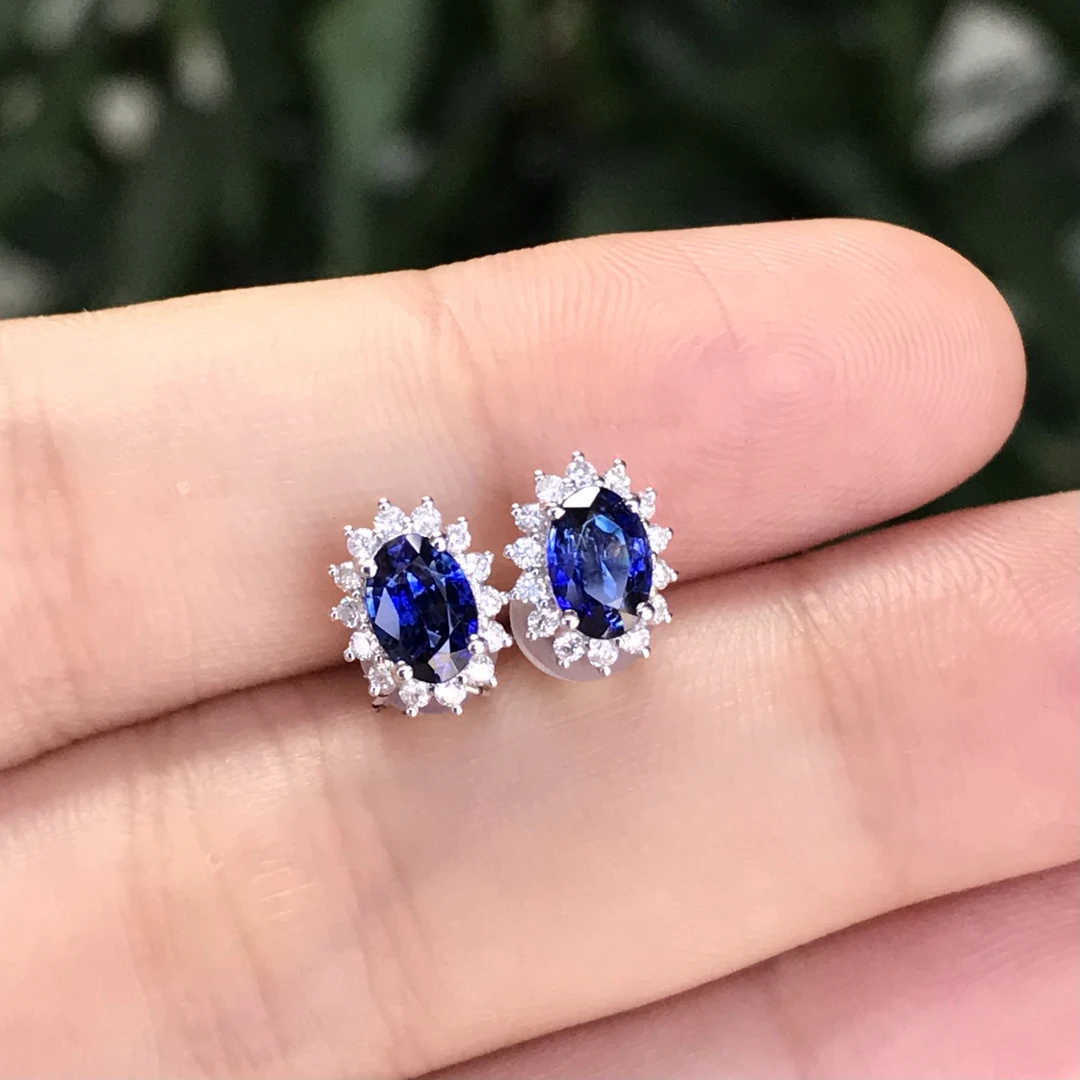 18K金镶嵌天然皇家蓝蓝宝石耳钉经典气质精致简约