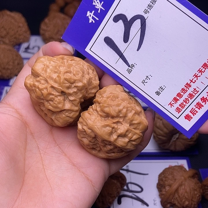 宋****文玩核桃吊坠13号链接娃娃4.1尺