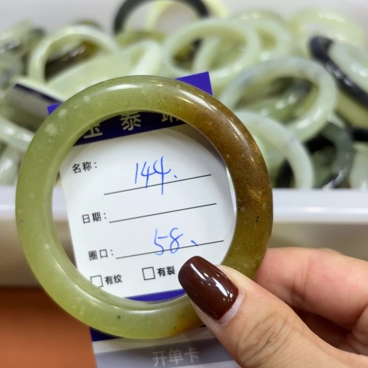未镶嵌岫玉手镯天然