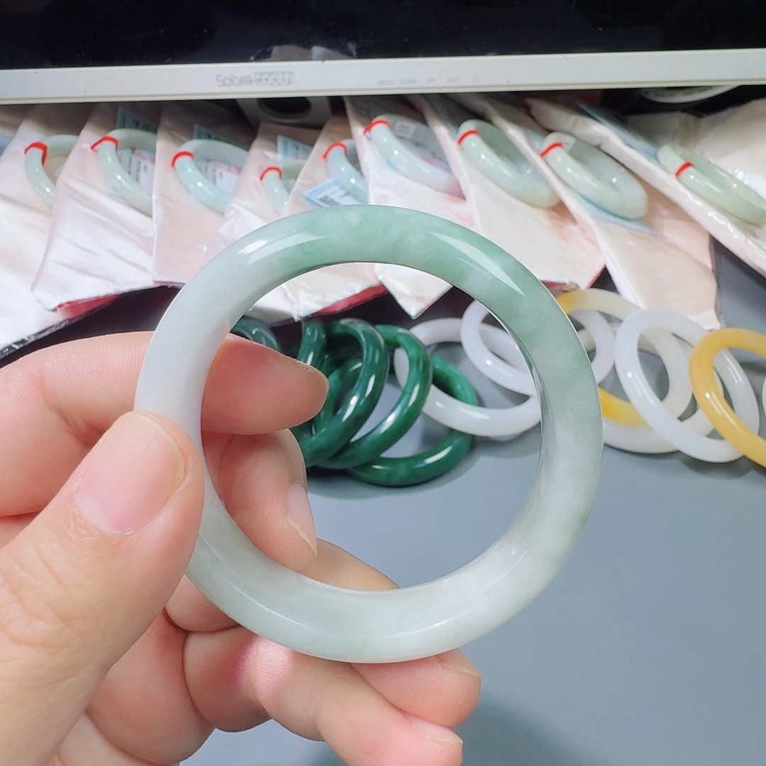 翡翠未镶嵌手镯尾货不退