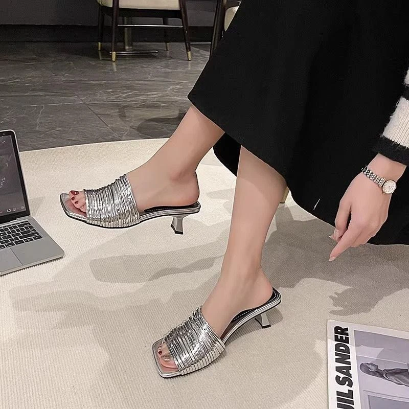 时尚又好看方头一字带细跟三色凉拖鞋女2025夏季半拖外穿仙女风