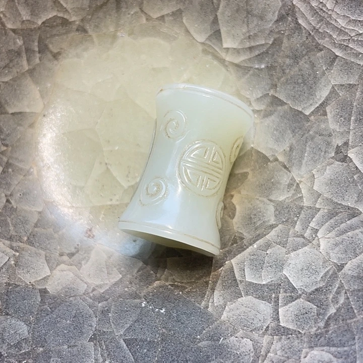 未镶嵌戒指和田玉