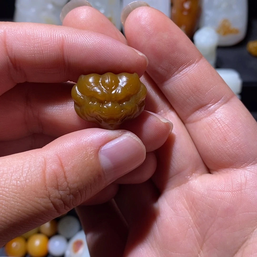 陈***庆和田玉未镶嵌颈饰