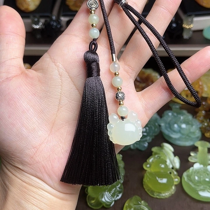 蛇纹石玉颈饰未镶嵌