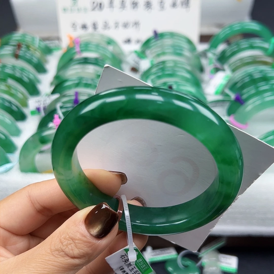 未镶嵌手镯石英质玉