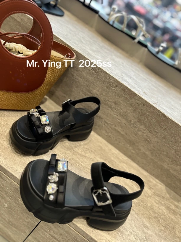 时装凉鞋低帮休闲风凉鞋鞋子休闲仙女风沙滩鞋高跟防滑水钻