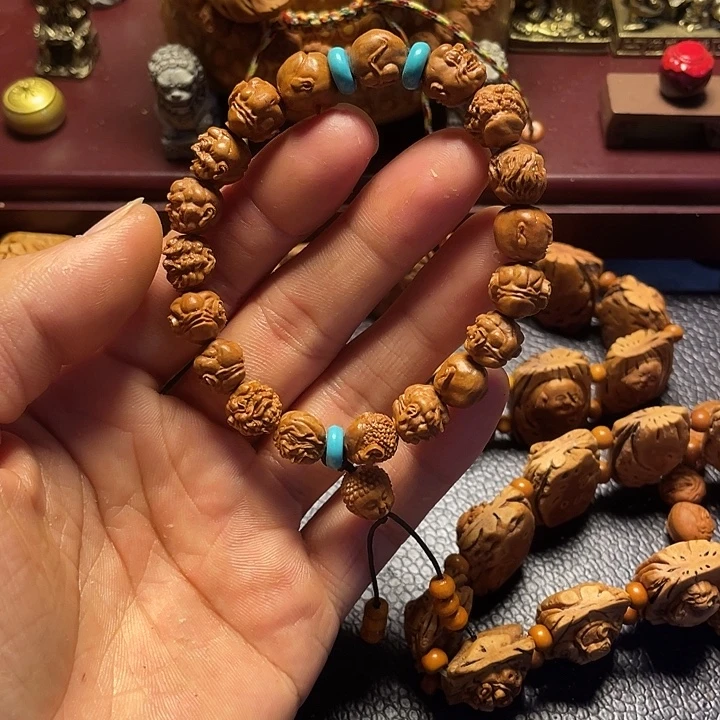 龙纹桃核雕刻山子罗汉