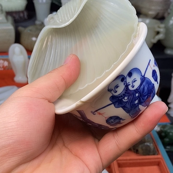 八*军青花瓷茶杯玉蝙蝠