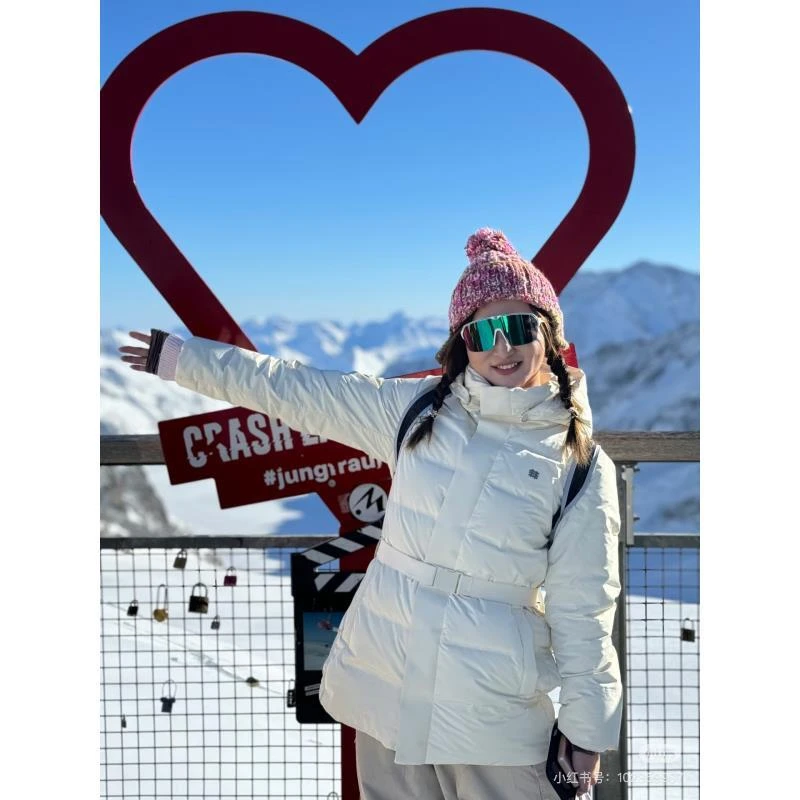 奥莱一折起金泰梨同款户外女款爆火小蛮腰上衣超显瘦绒 棉服