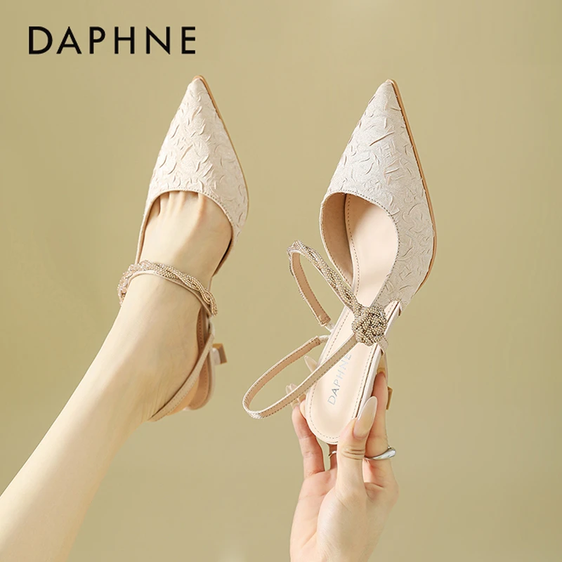 达芙妮气质包头凉鞋女2025新款夏季百搭配裙子细跟水钻尖头高跟鞋