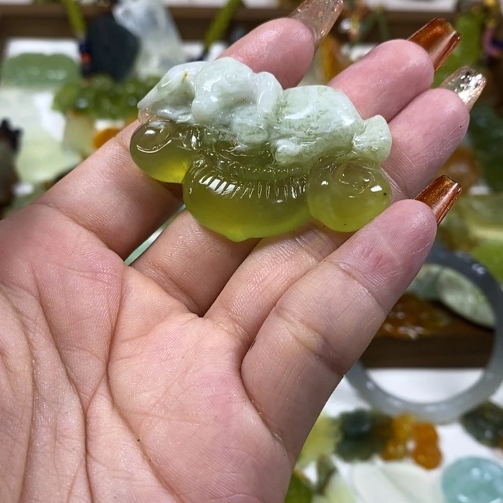 蛇纹石玉未镶嵌吊坠