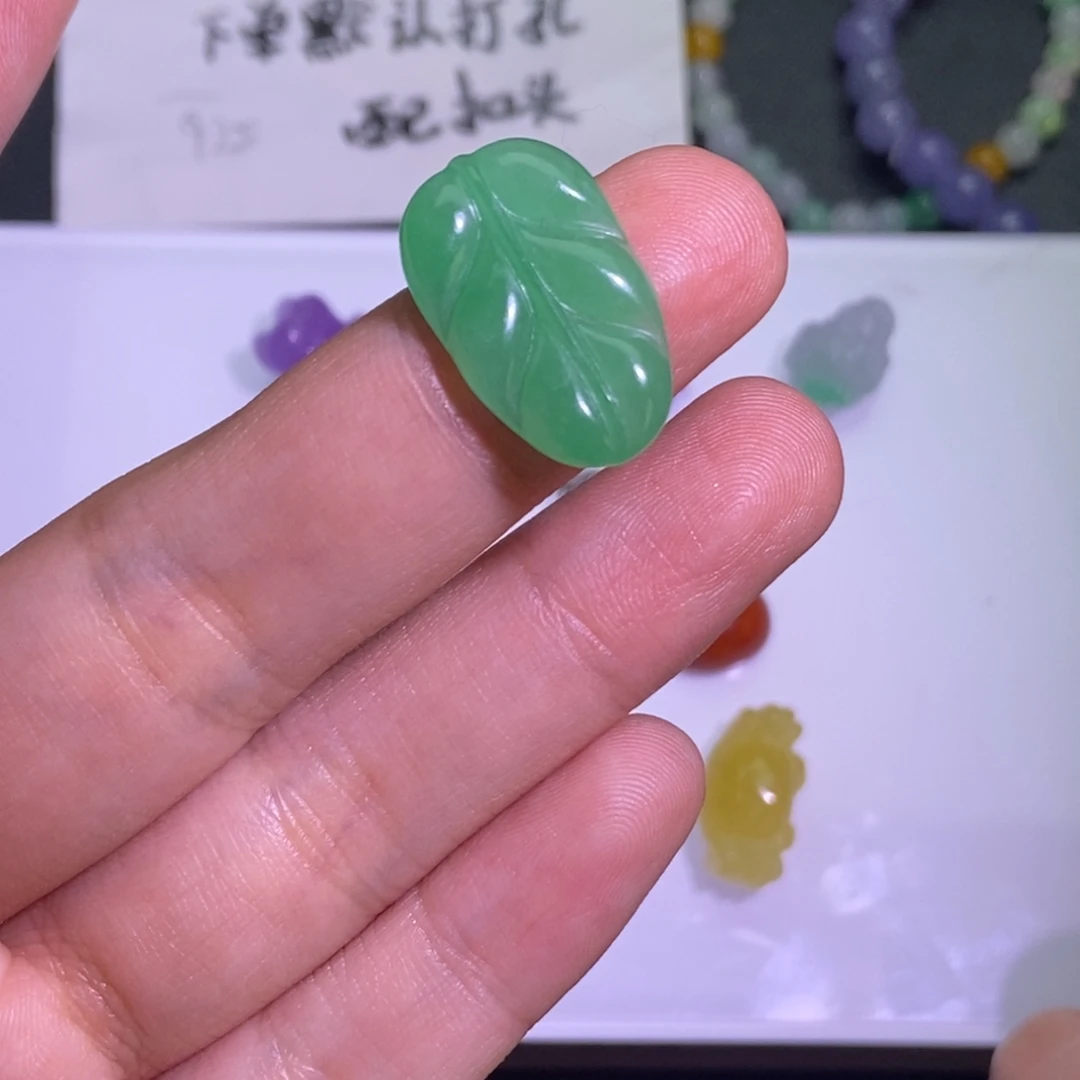 翡翠未镶嵌颈饰吊坠