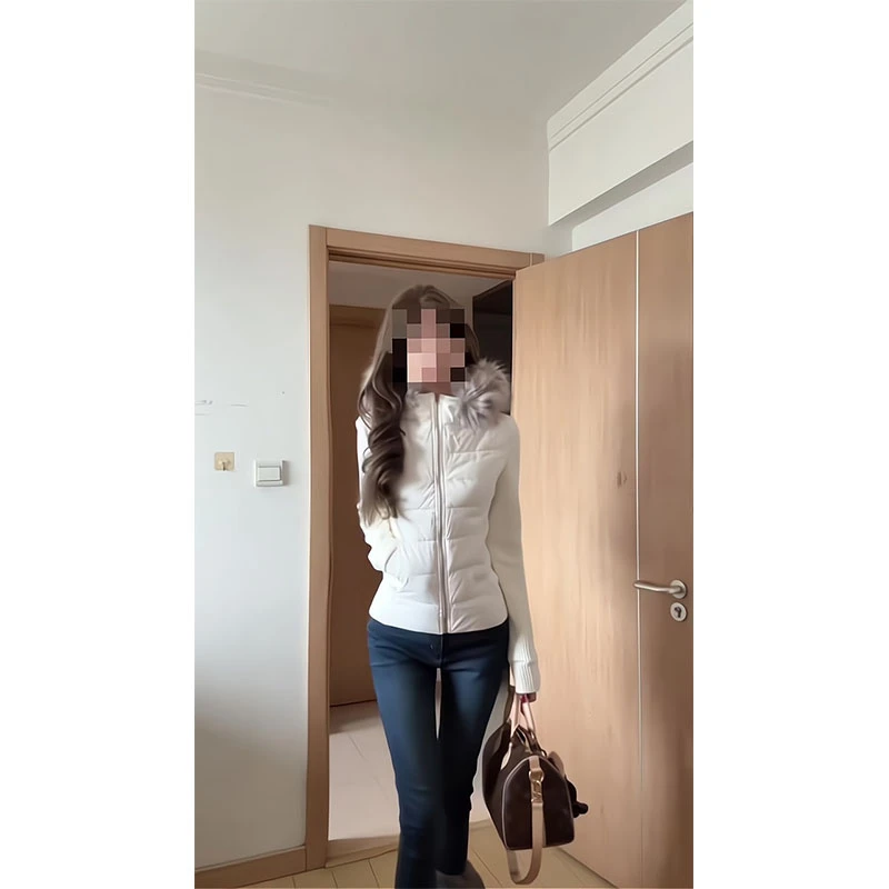 气质时尚冬季新款收腰显瘦毛领连帽短款棉服排骨外套女百搭牛仔裤