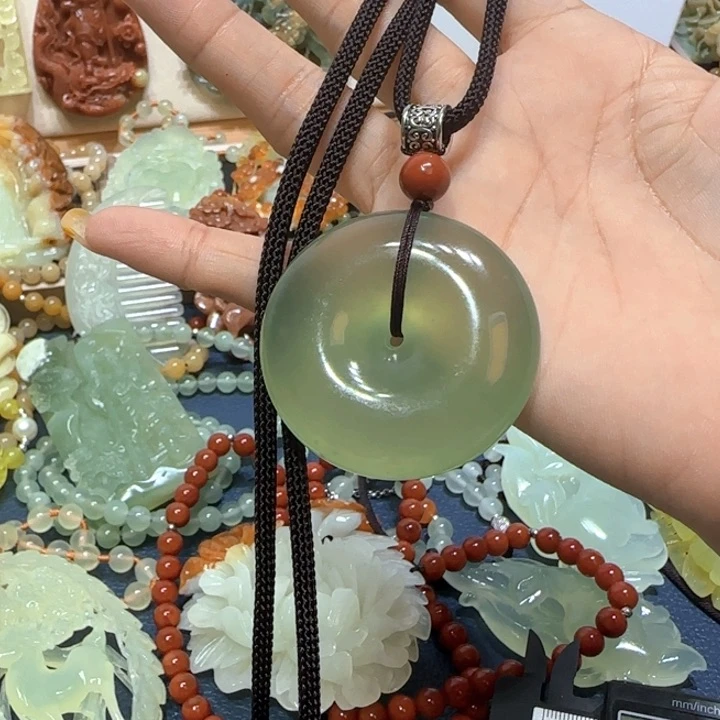 合金蛇纹石玉吊坠