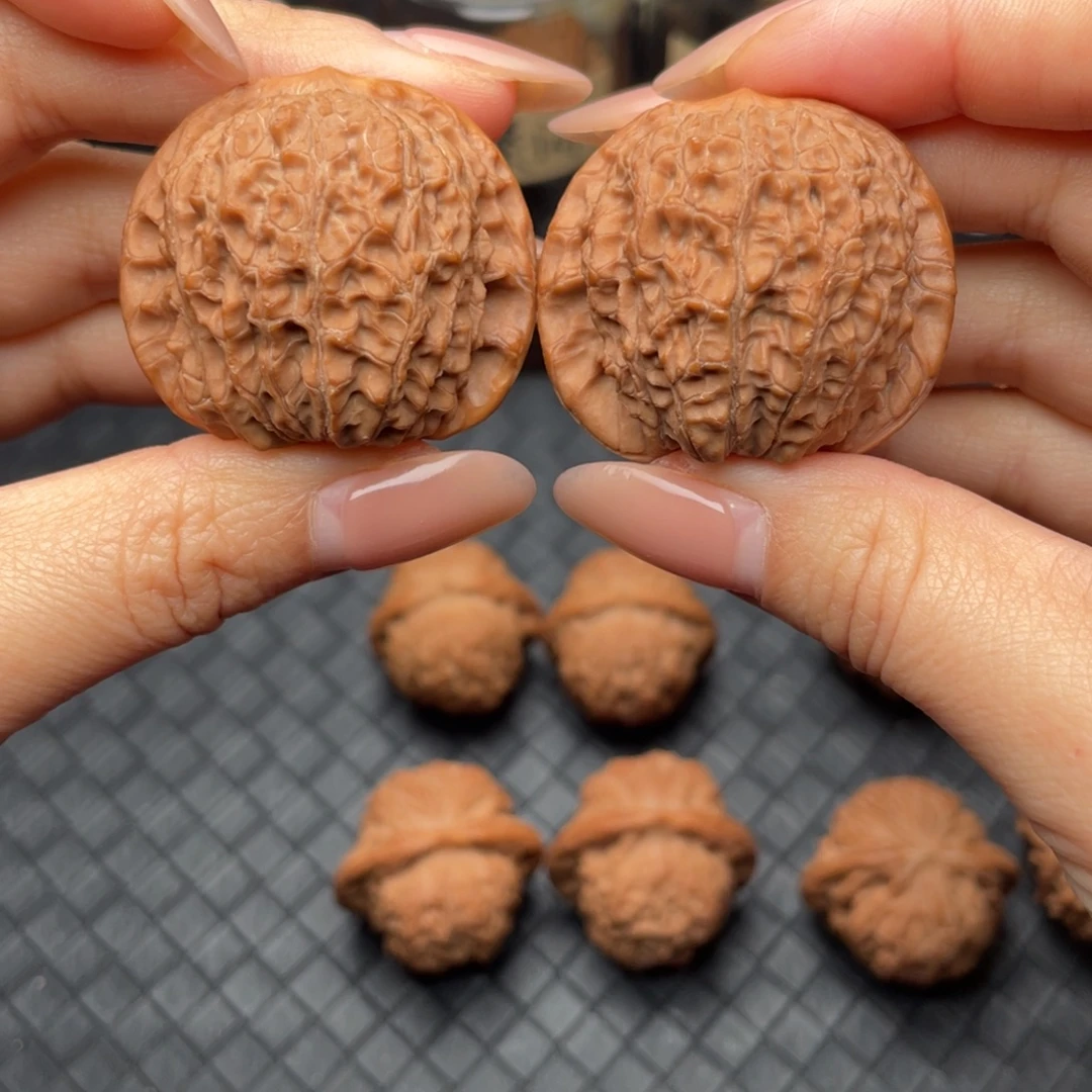 文玩核桃吊坠 39血麒麟