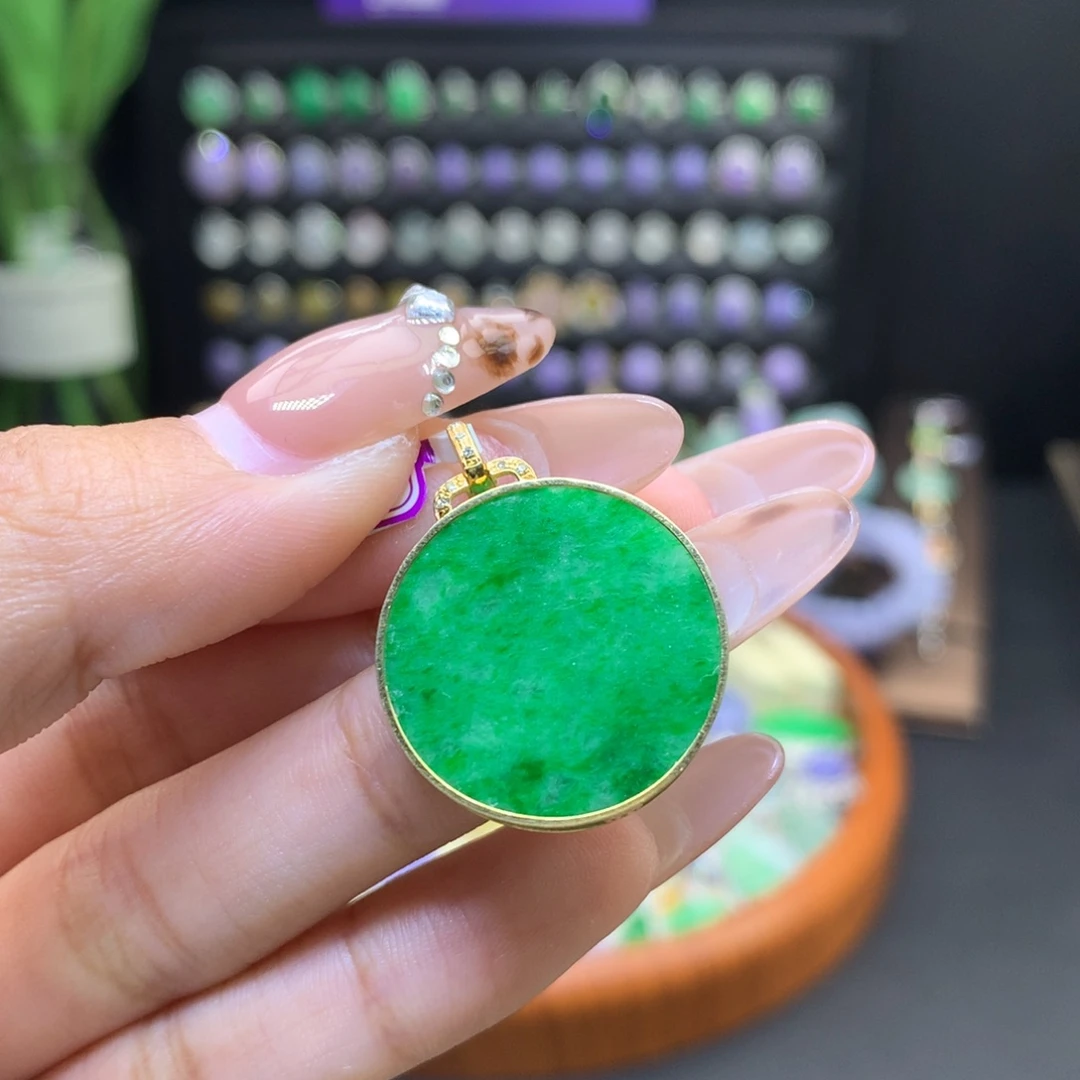 翡翠18K金镶嵌颈饰