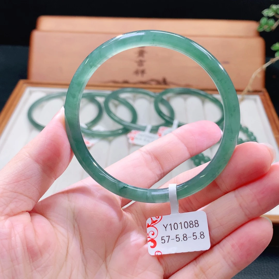翡翠手镯（圆镯）未镶嵌