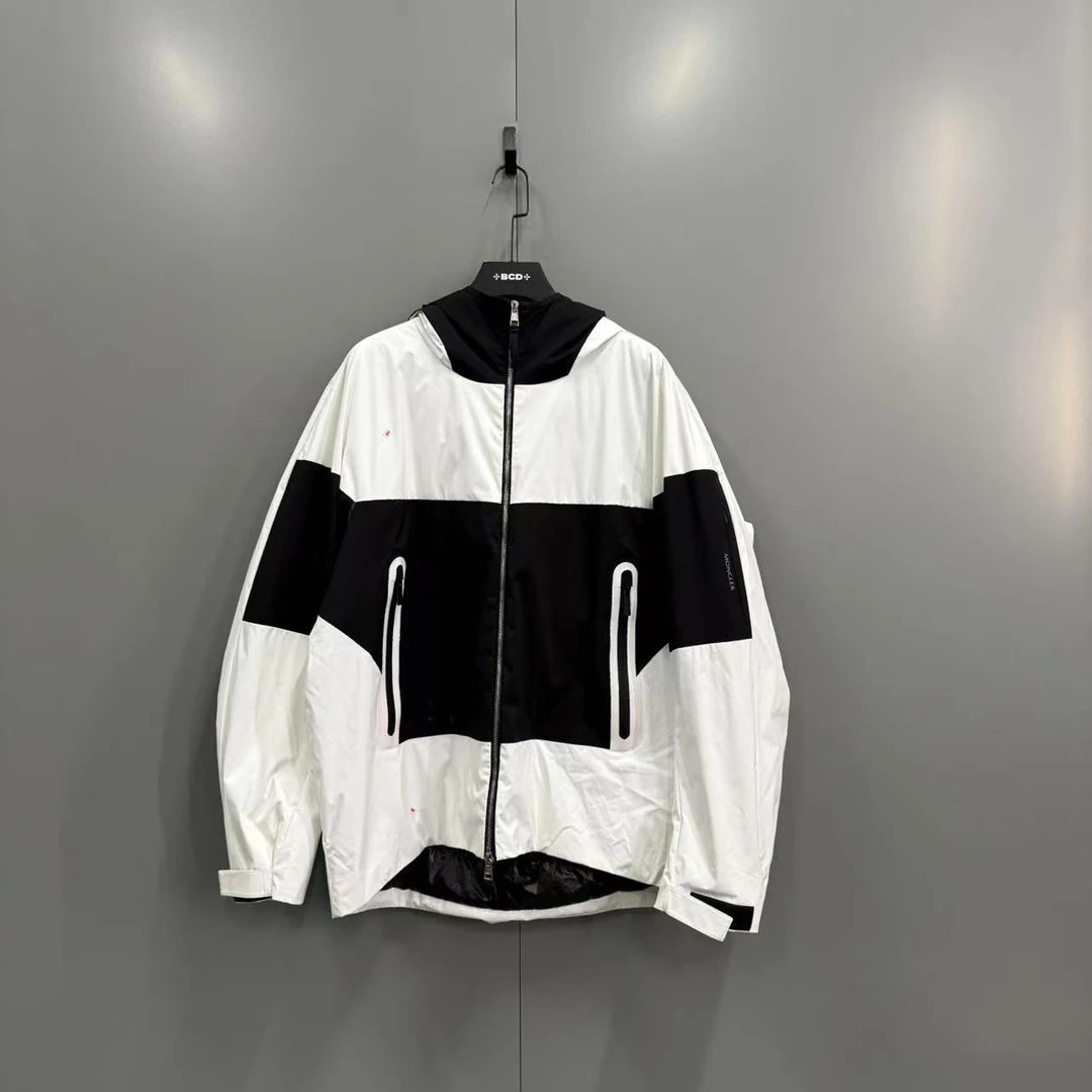 95新 MONCLER 拼色连帽外套 6码/bc014019 污渍