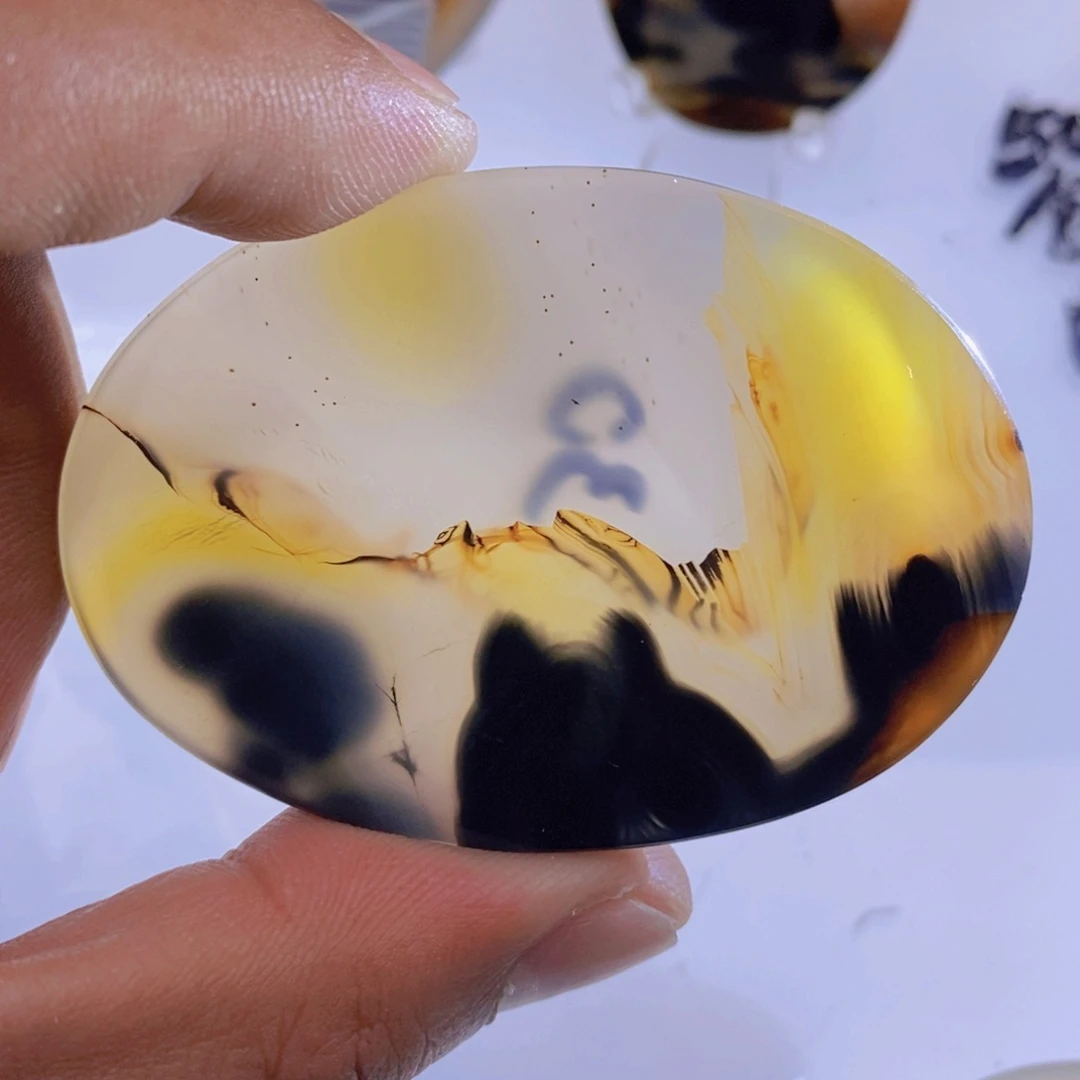 玛瑙/玉髓颈饰未镶嵌丫**?