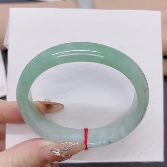 翡翠手镯未镶嵌A货