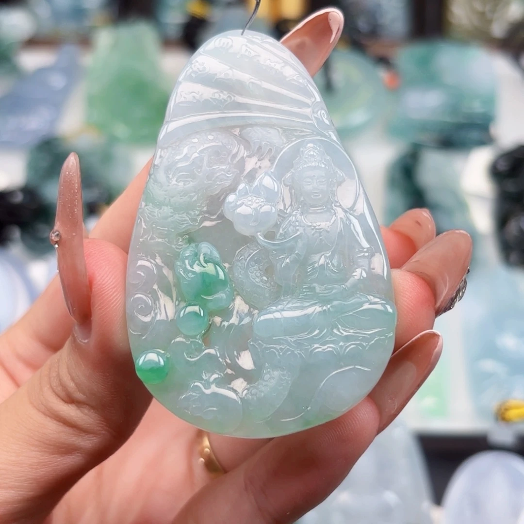 翡翠未镶嵌颈饰观音