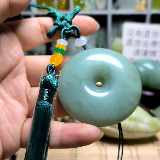 未镶嵌蛇纹石玉颈饰