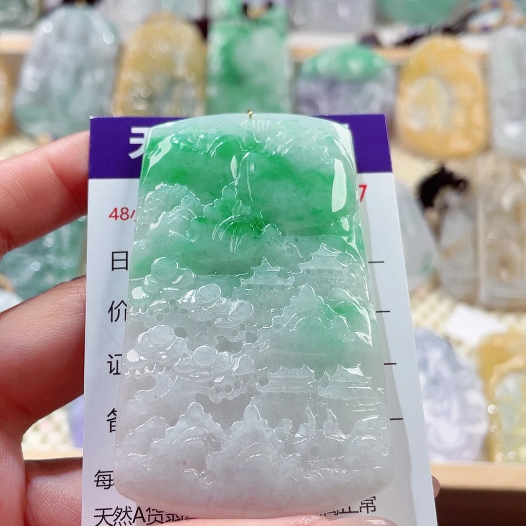 翡翠未镶嵌颈饰山水