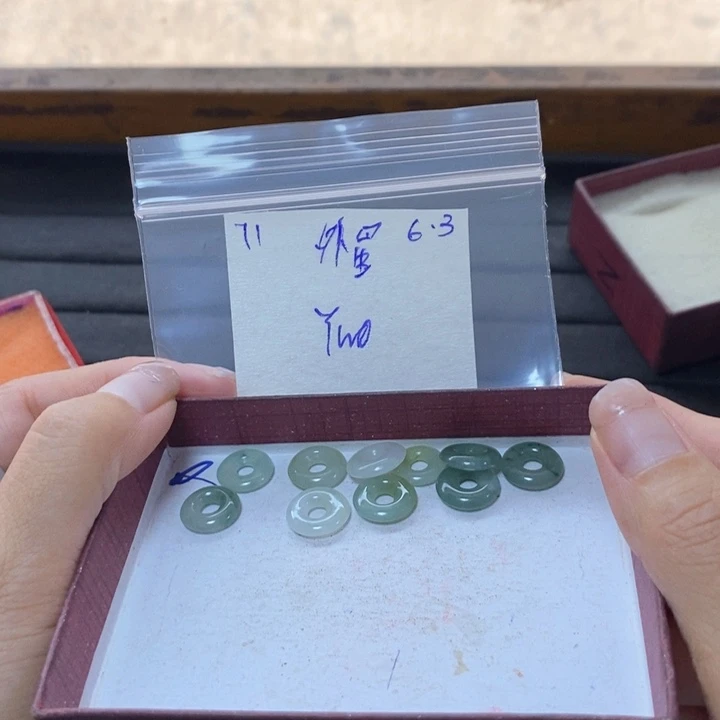 定制翡翠未镶嵌外***宝