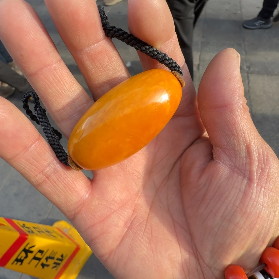 玻璃颈饰喜欢的人都是在一起
