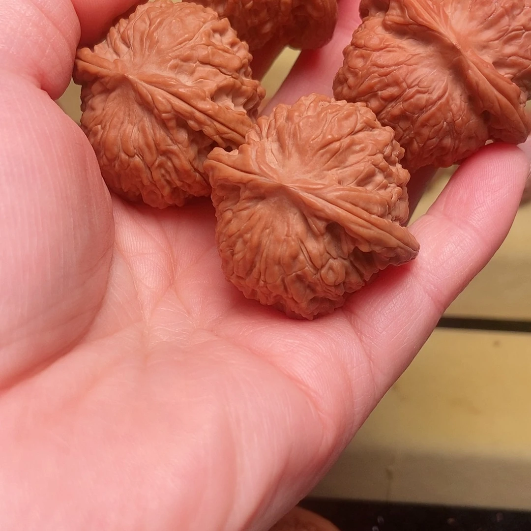 @***帅大叶紫檀（黑酸枝木类）