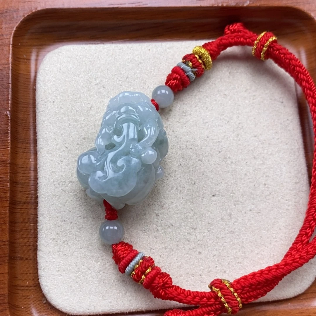 翡翠未镶嵌颈饰如意貔貅