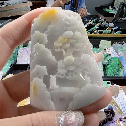 颈饰未镶嵌翡翠一个