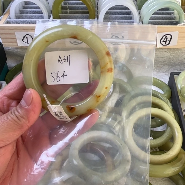 蛇纹石玉未镶嵌手镯311