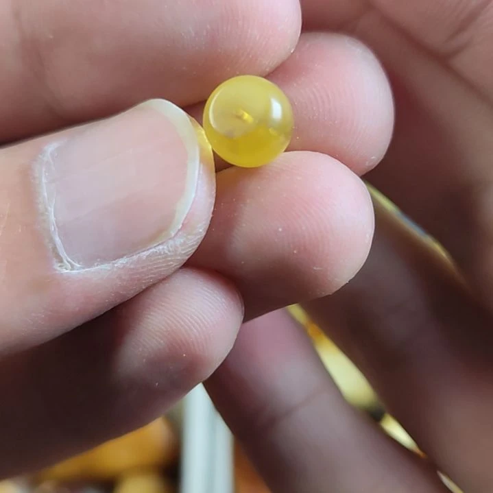 琥珀未镶嵌裸石8*6mm