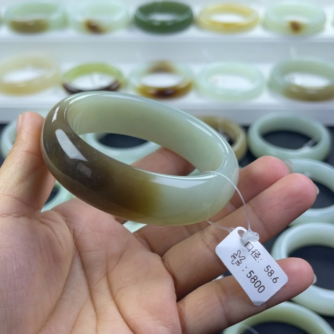 和田玉未镶嵌手镯