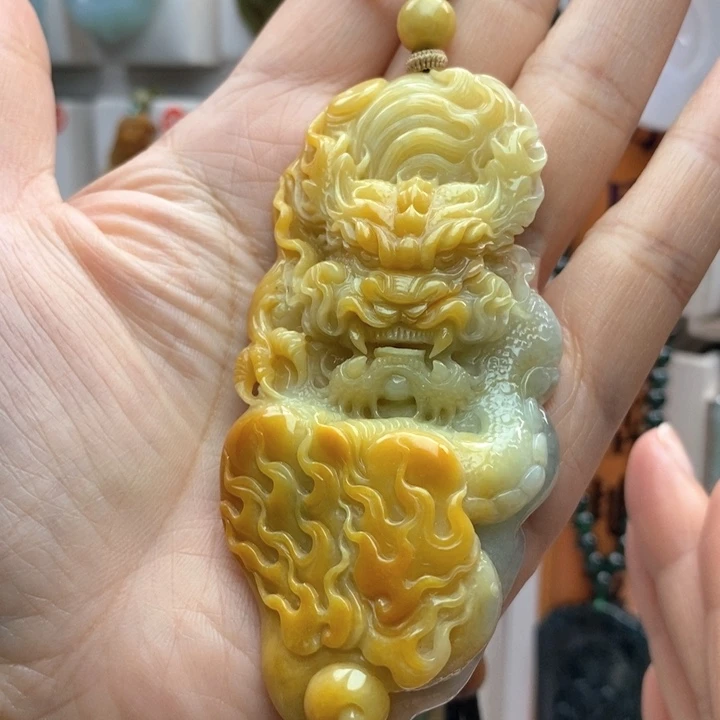 翡翠颈饰未镶嵌月**闪龙牌