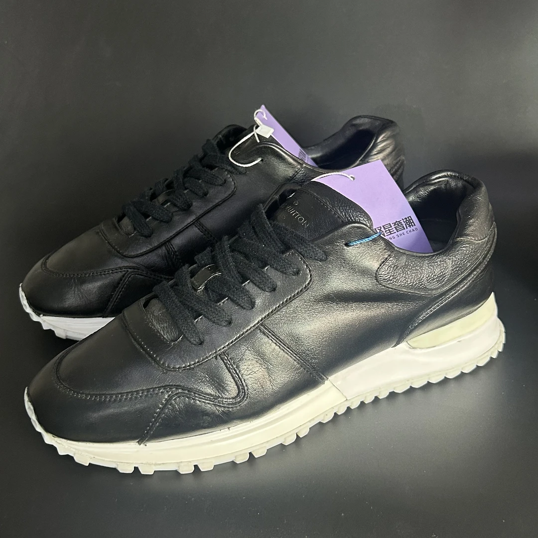 95新 LouisVuitton/路易威登 黑色老花皮面运动鞋40.5欧码ZZG50