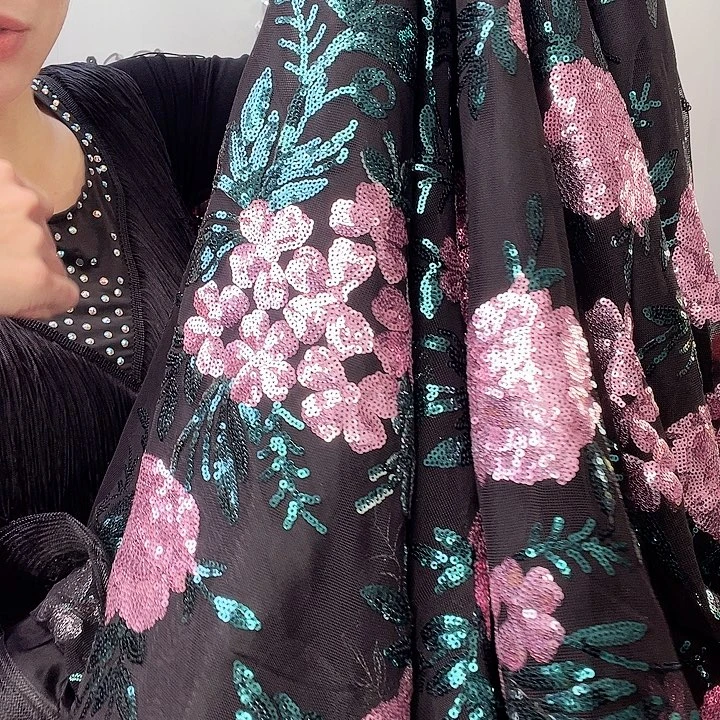 交谊舞团的演员都