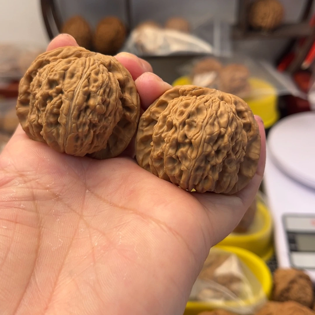 文玩核桃把件闷白