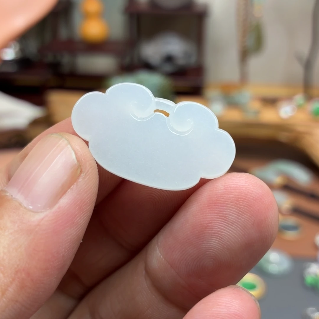 翡翠未镶嵌颈饰锁牌