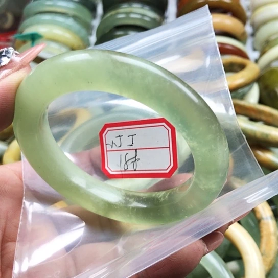 蛇纹石玉手镯未镶嵌小*丁