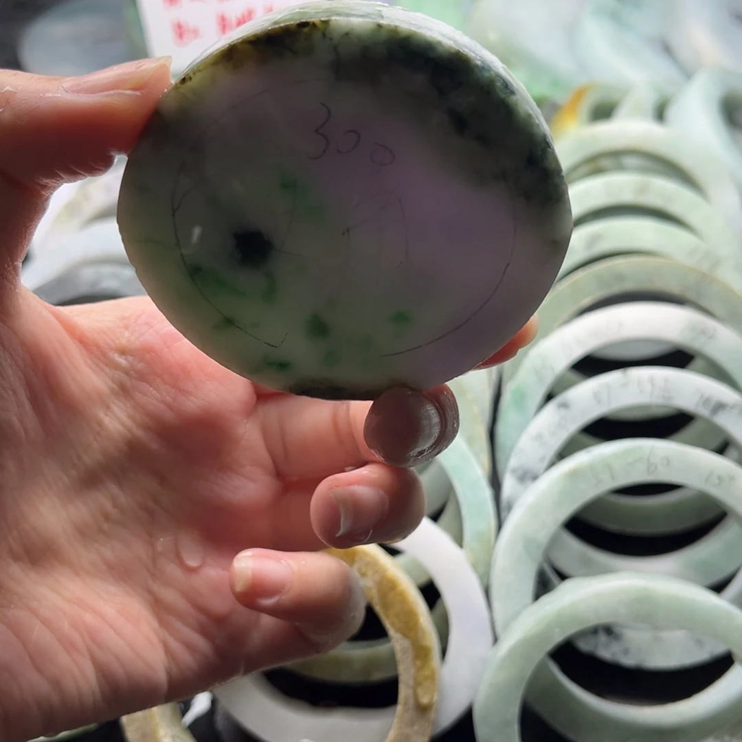 未镶嵌翡翠手镯定制翡翠