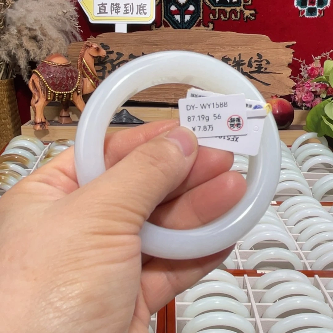 未镶嵌手镯和田玉天然羊脂级且末优雅老料