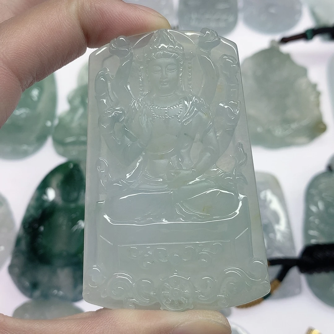 山***鸡翡翠未镶嵌颈饰千手观音