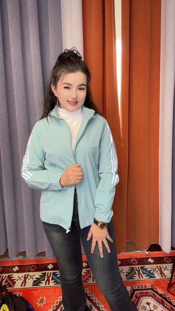 2025女士时尚百搭休闲短款运动外套包邮