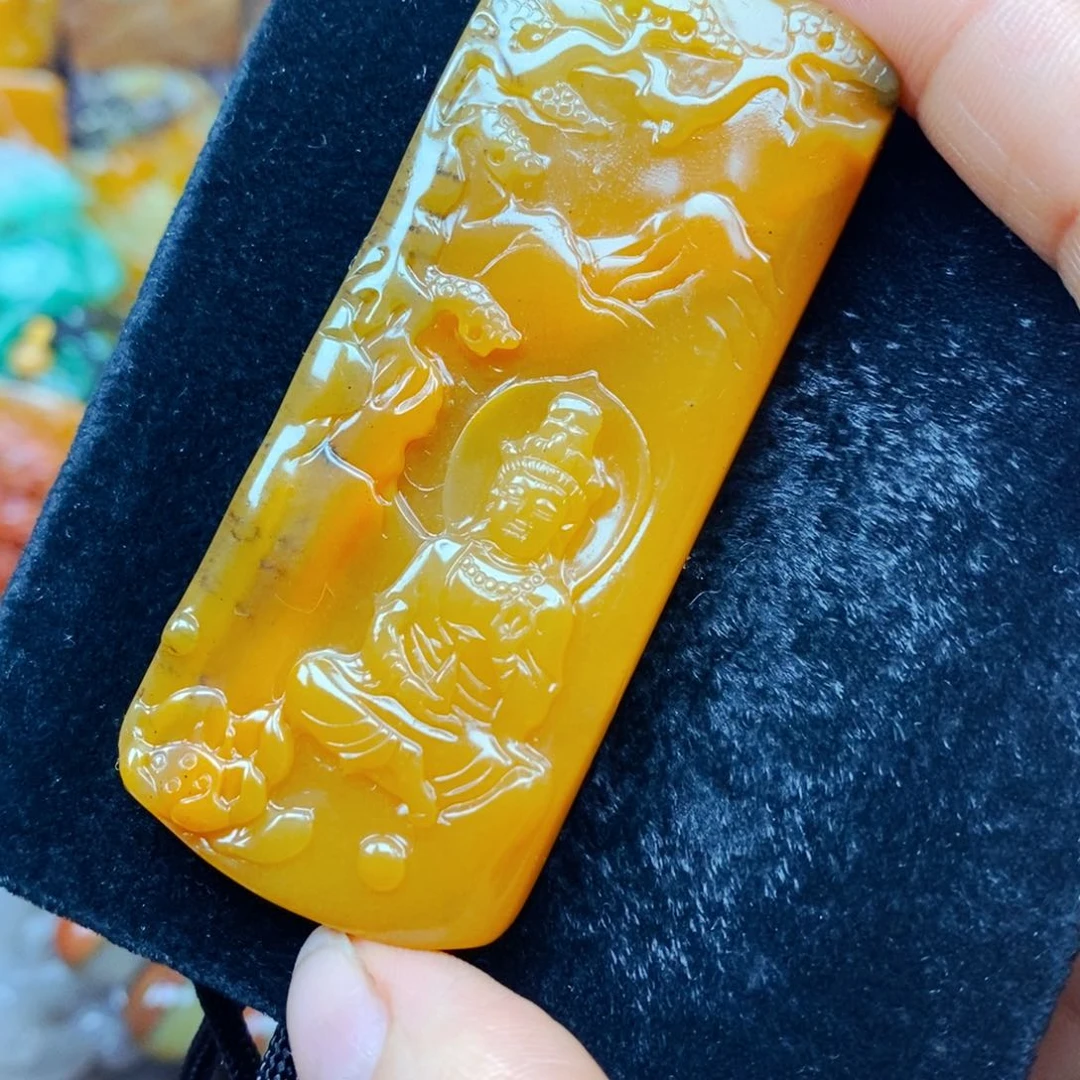 未镶嵌石英质玉（黄龙玉）颈饰