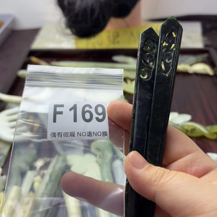 蛇纹石玉发饰合金吴****?